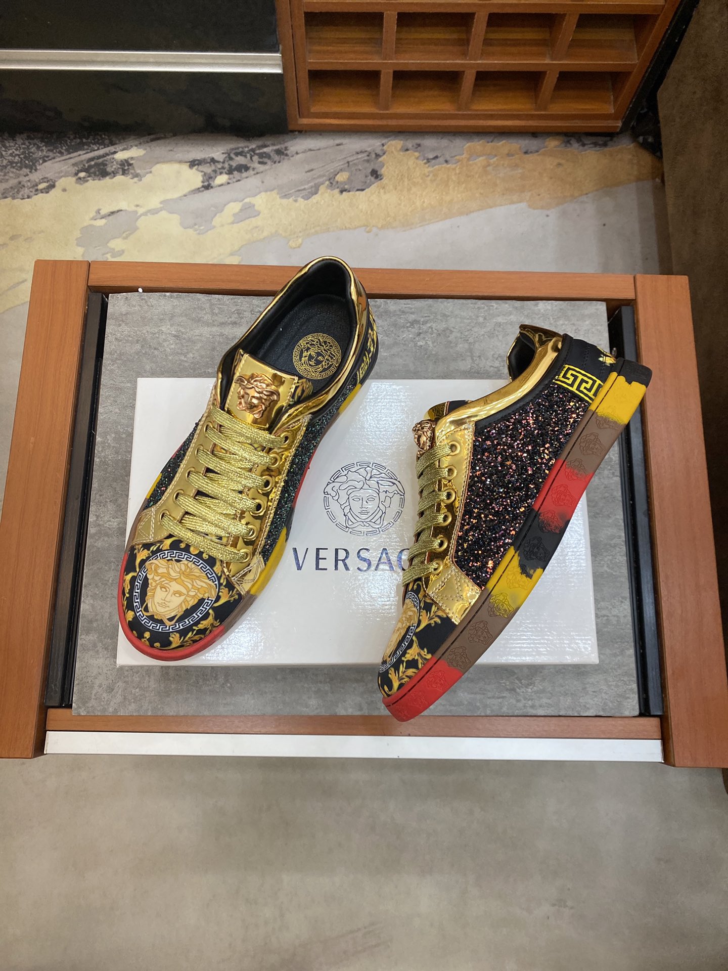 Versace Greca Sneaker 10 - vstockx