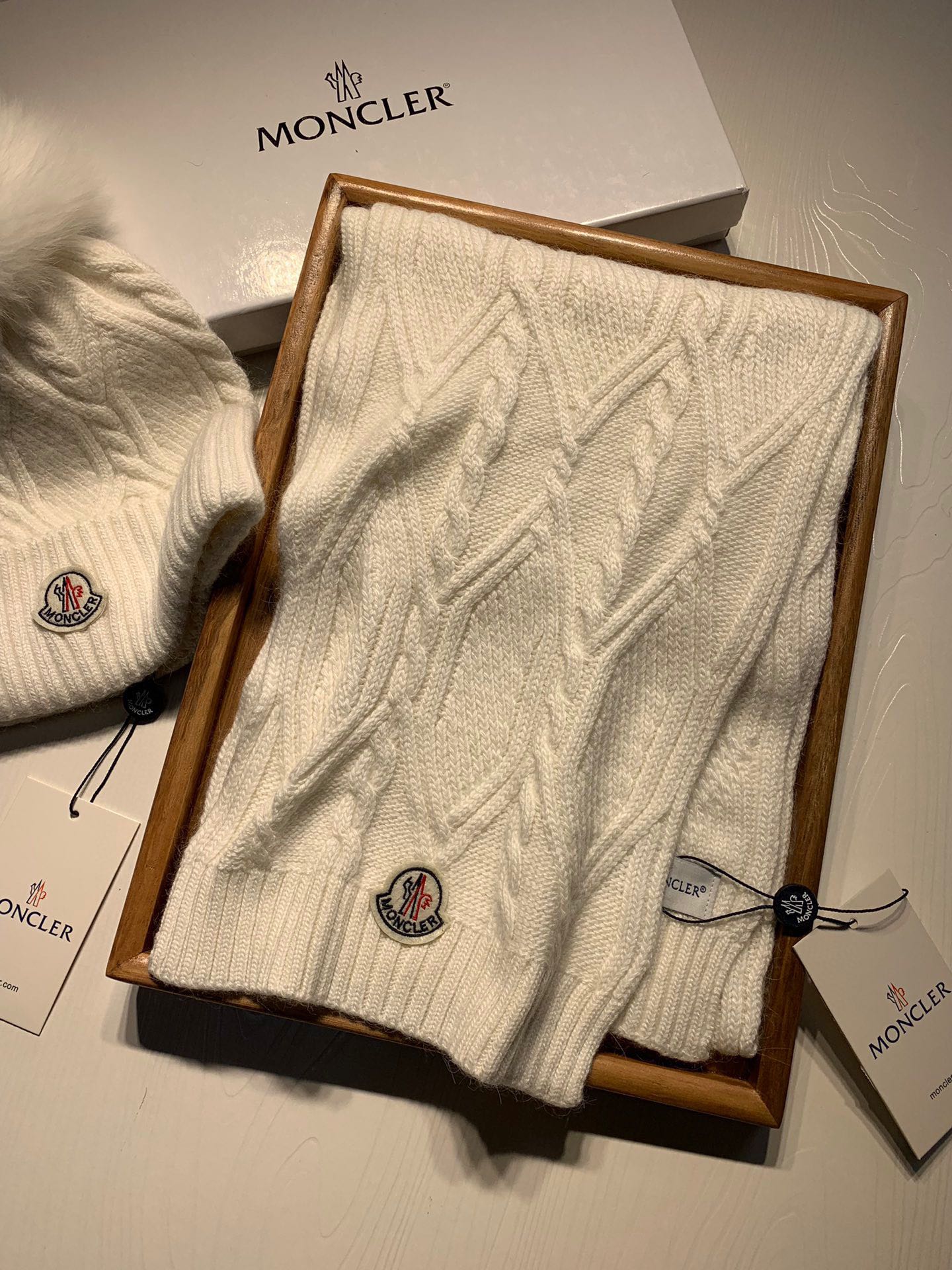 Hat & Scarf Moncler 2 - vstockx