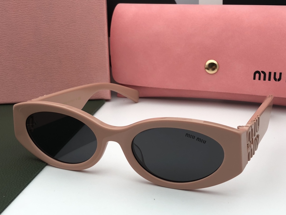 sunglasses Miu Miu SMU11WS - vstockx