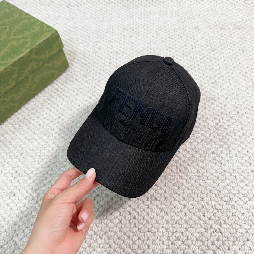 Streetwear Hat Fendi 329353 - vstockx
