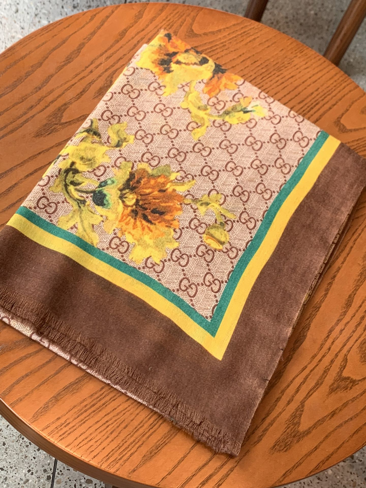 Streetwear Scarf GUCCI 328982 SIZE:110*200cm - vstockx