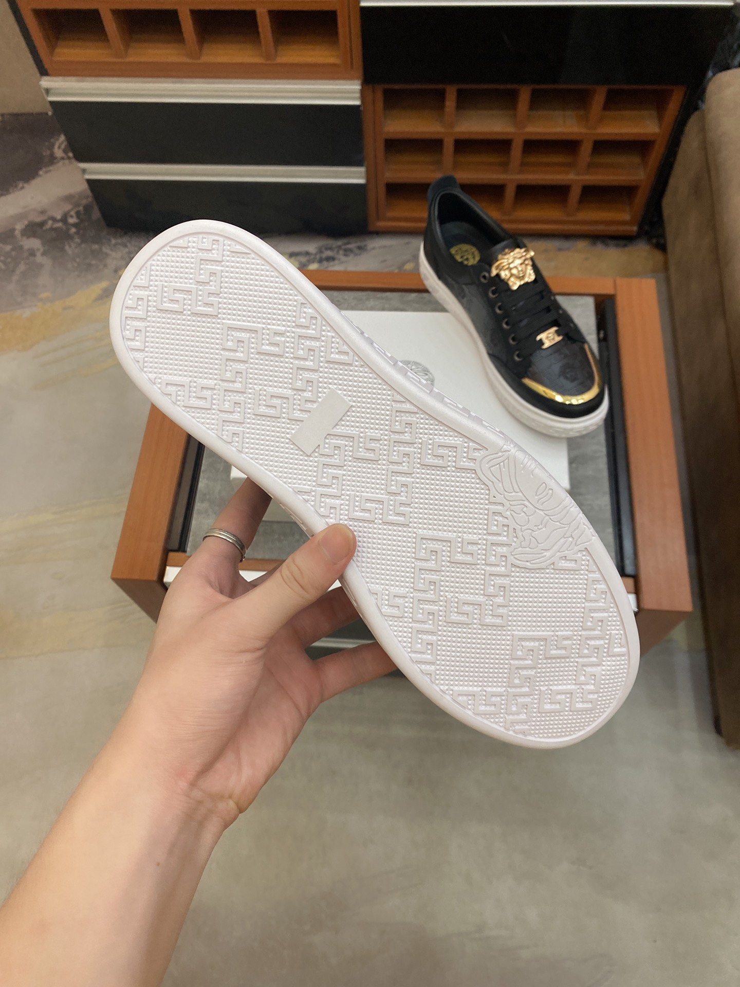 Versace Greca Sneaker 11 - vstockx