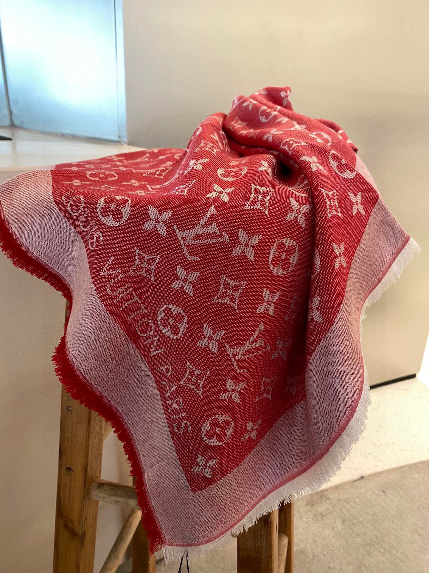 Streetwear Scarf LV 328944 SIZE:140*140cm - vstockx