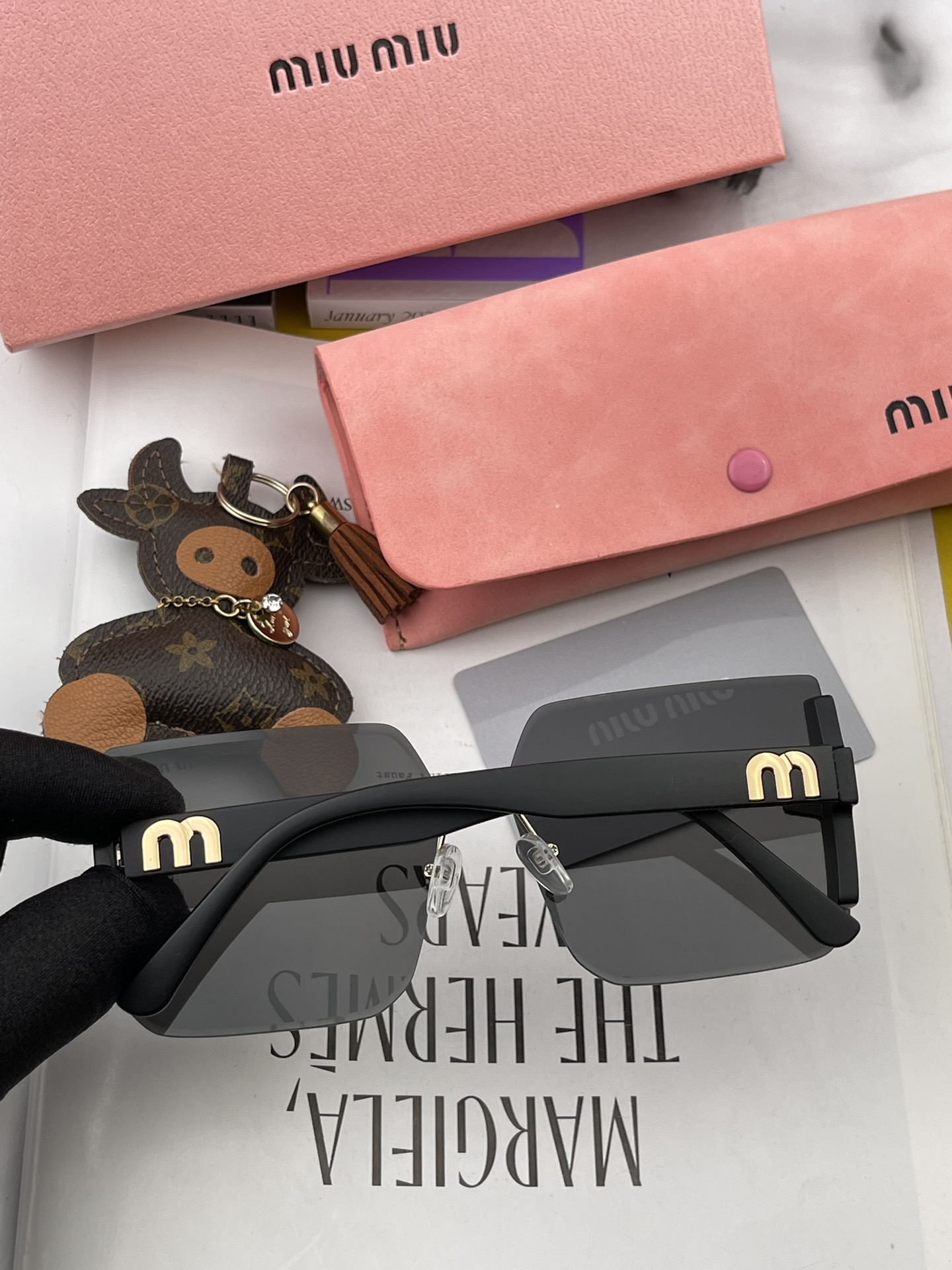 sunglasses Miu Miu MM4294 - vstockx