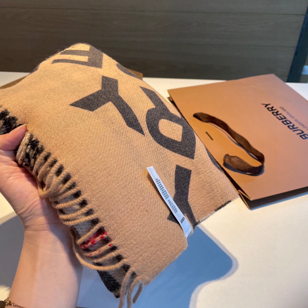 Streetwear Scarf Burberry 329016 SIZE:200 x 32cm - vstockx