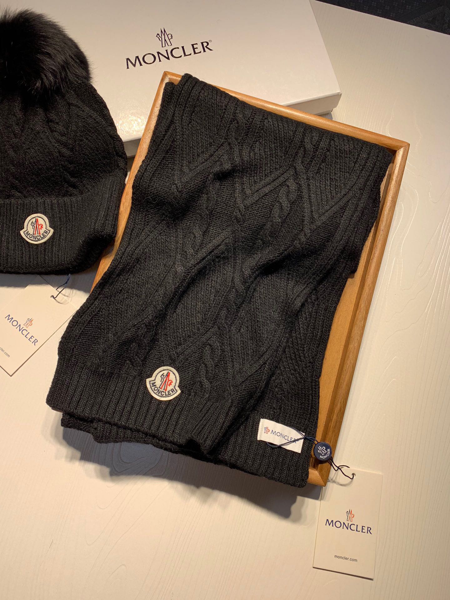 Hat & Scarf Moncler 2 - vstockx