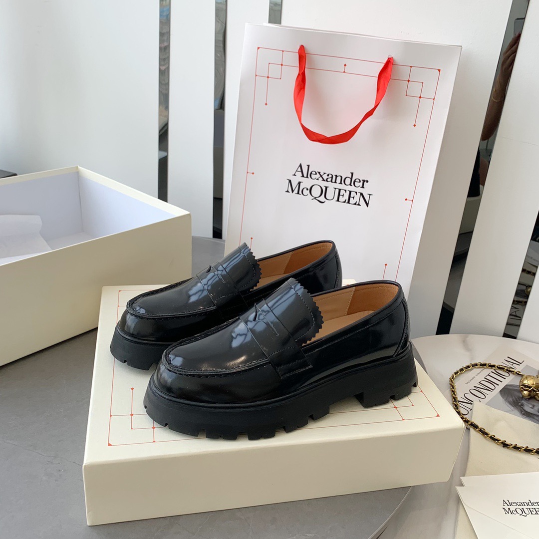 Alexander MCQueen woman is 35-40 - vstockx