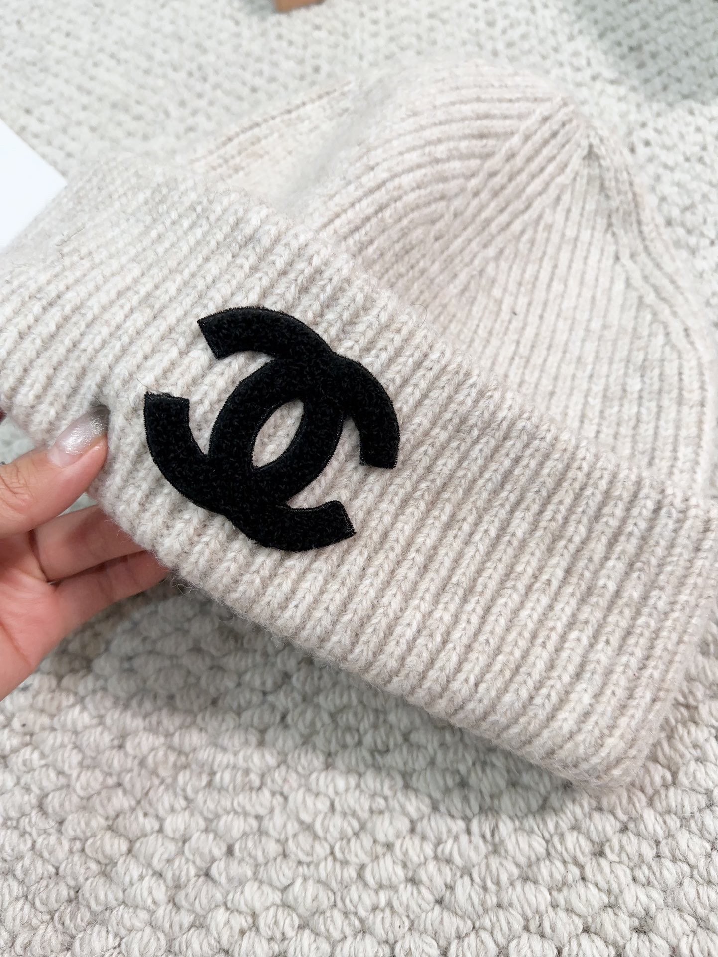 Streetwear Hat Chanel 329320 - vstockx