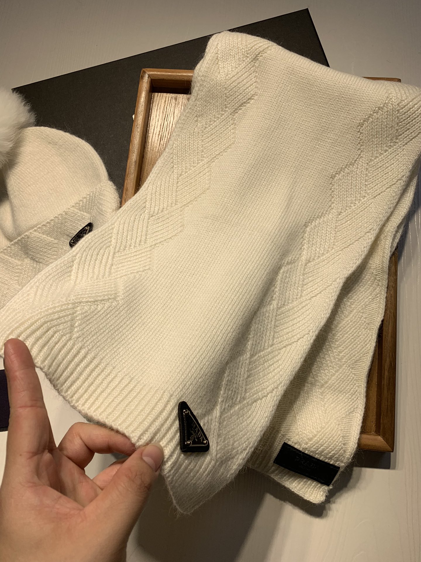 Hat & Scarf Prada 3 - vstockx