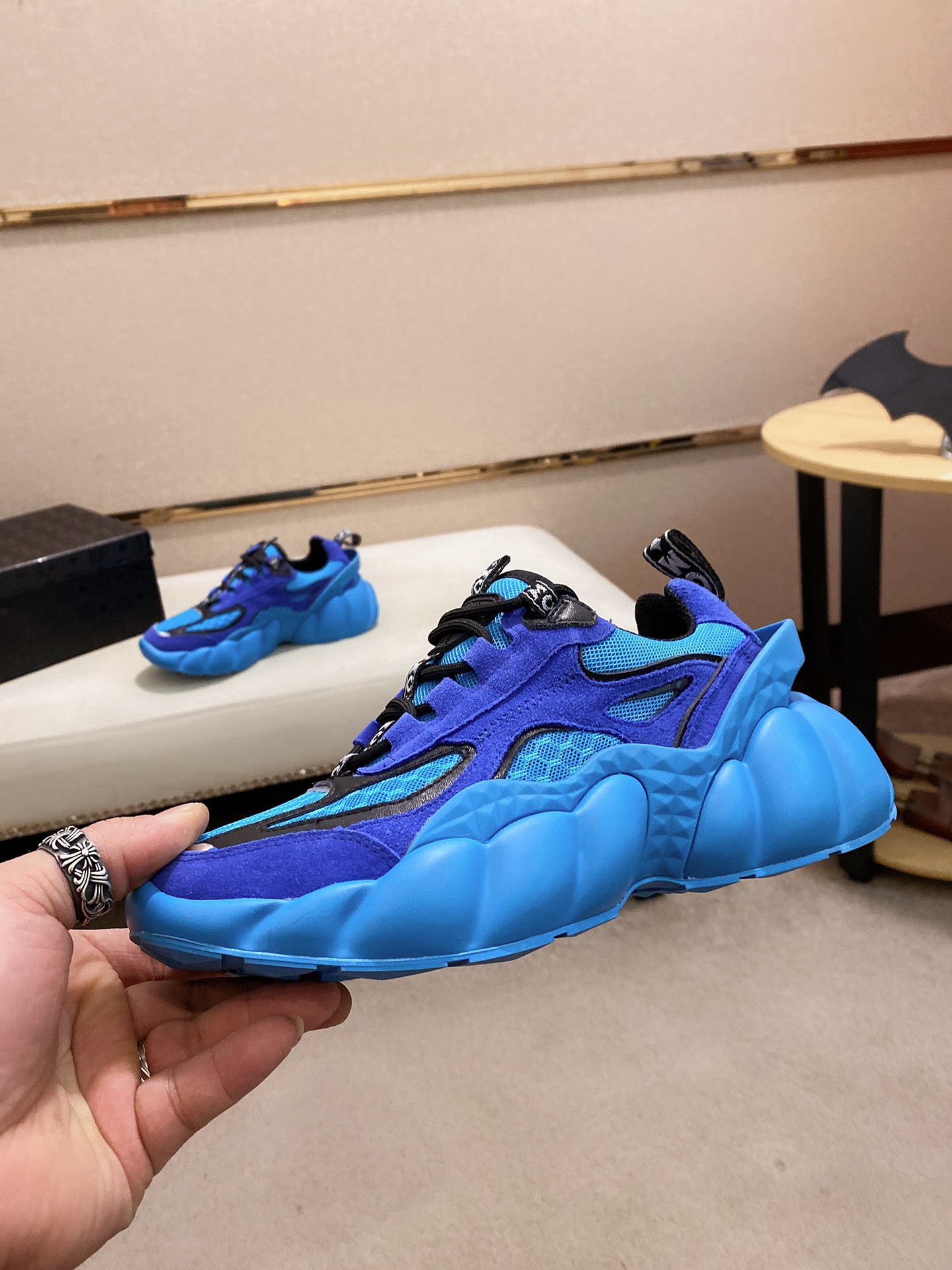 MCM Low Top Logo Lace-up Sneakers 5 - vstockx