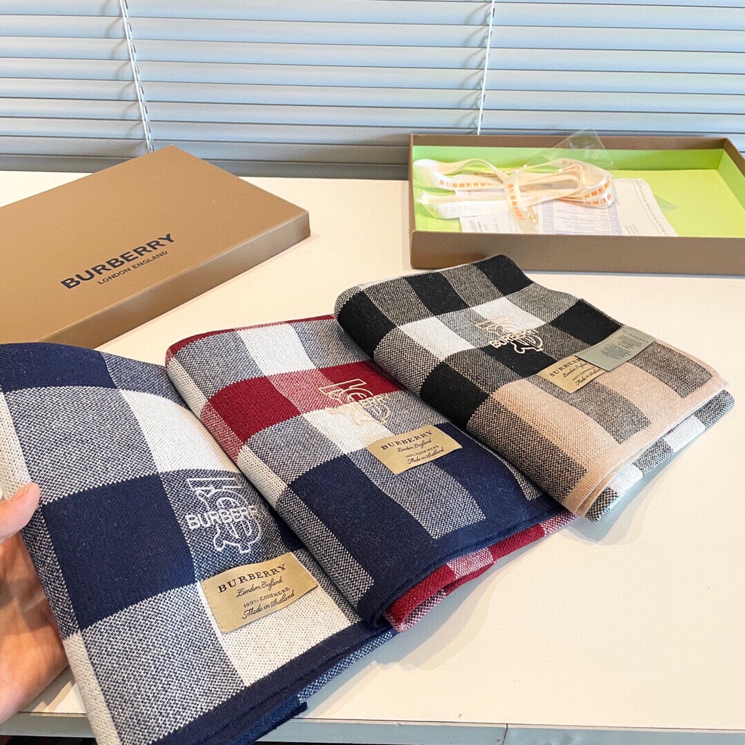 Streetwear Scarf BURBERRY 329077 size:180*35cm - vstockx