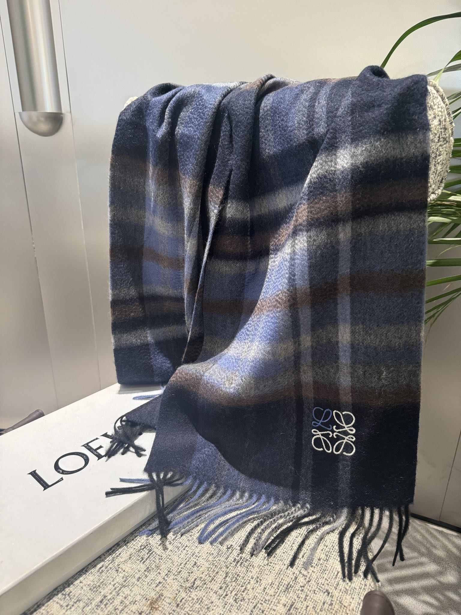 Streetwear Scarf Loewe 328962 SIZE:40*180cm - vstockx