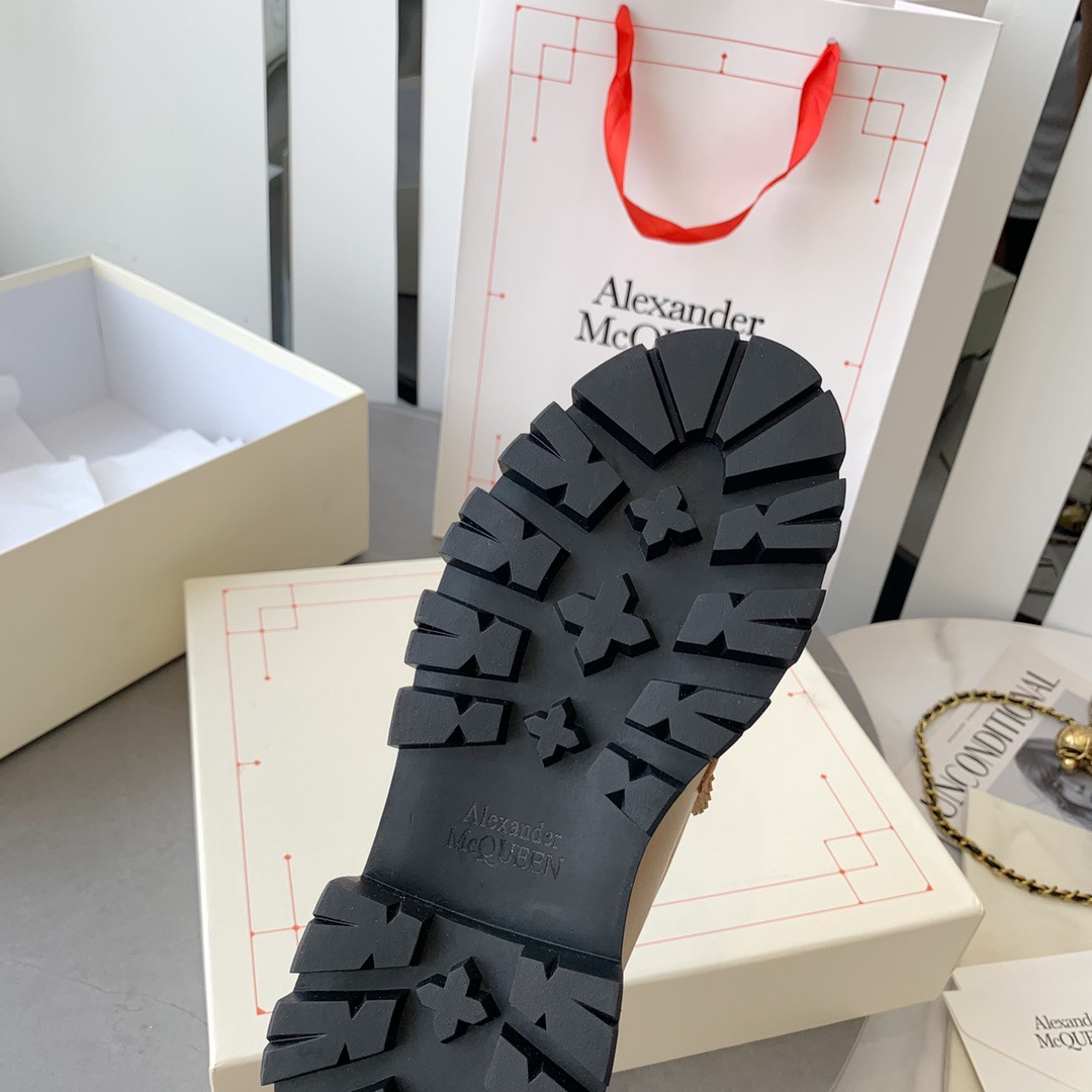 Alexander MCQueen woman is 35-40 - vstockx