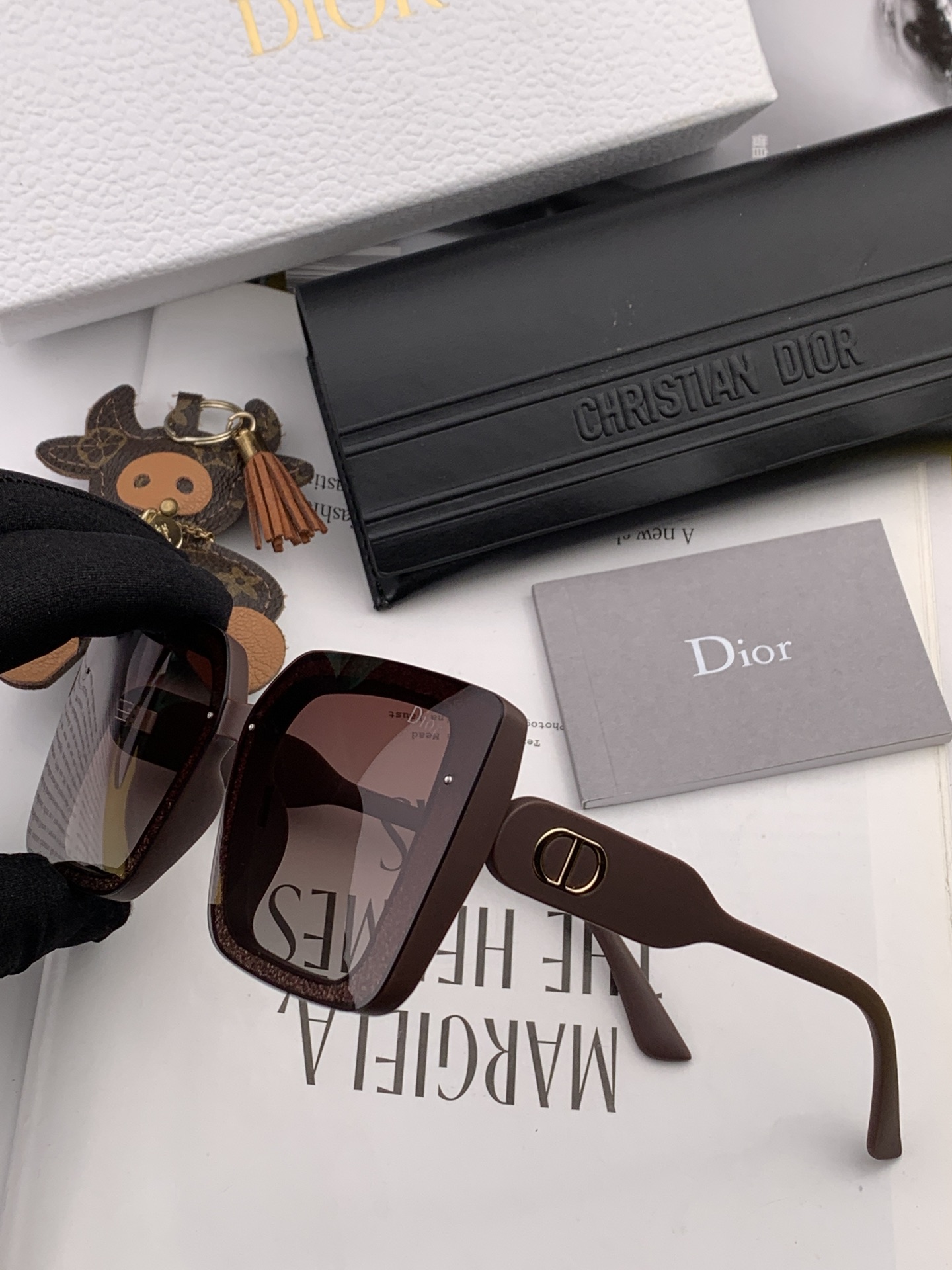sunglasses Dior D6227 - vstockx