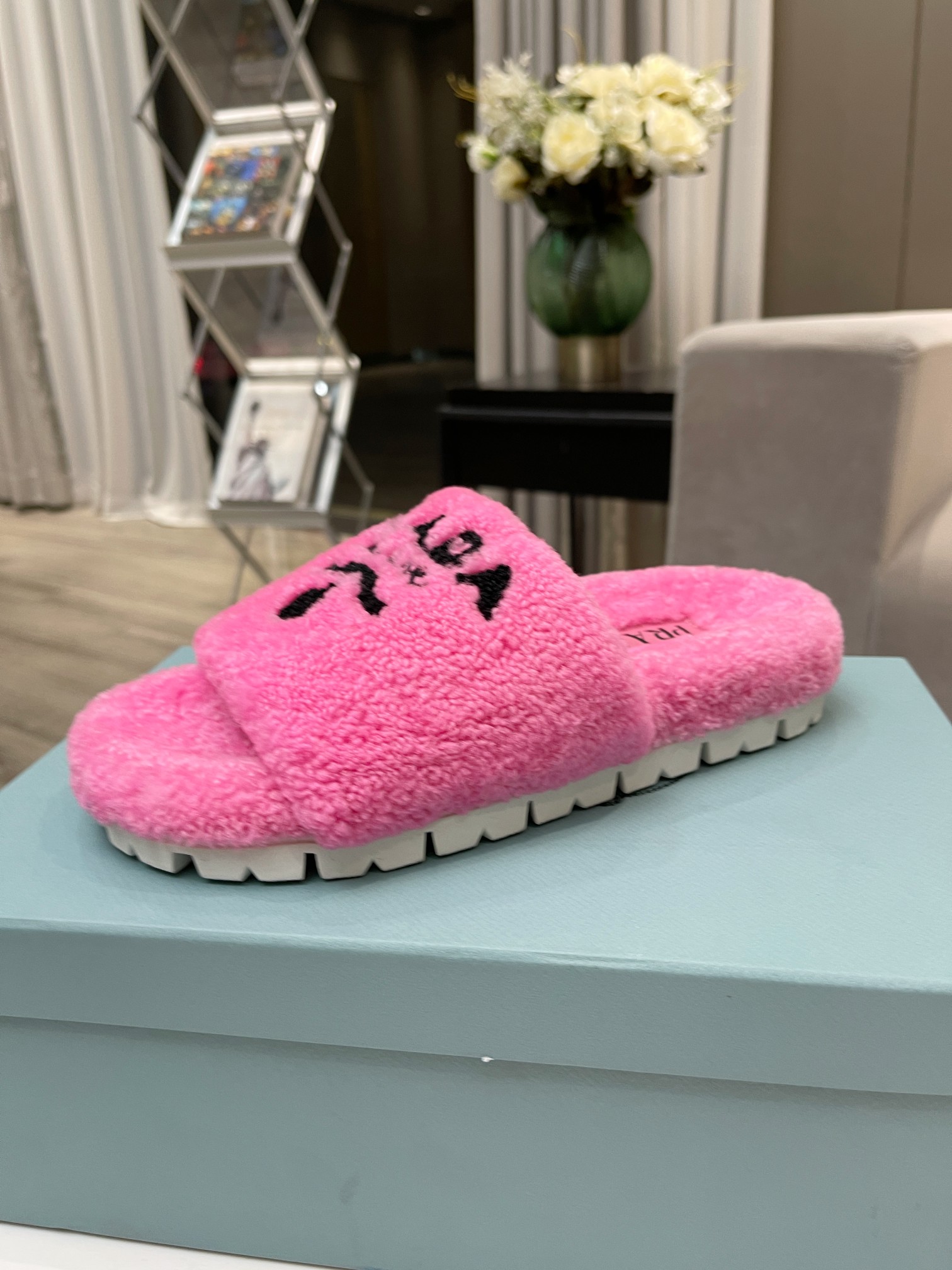 Prada Flat Sandals 6 - vstockx