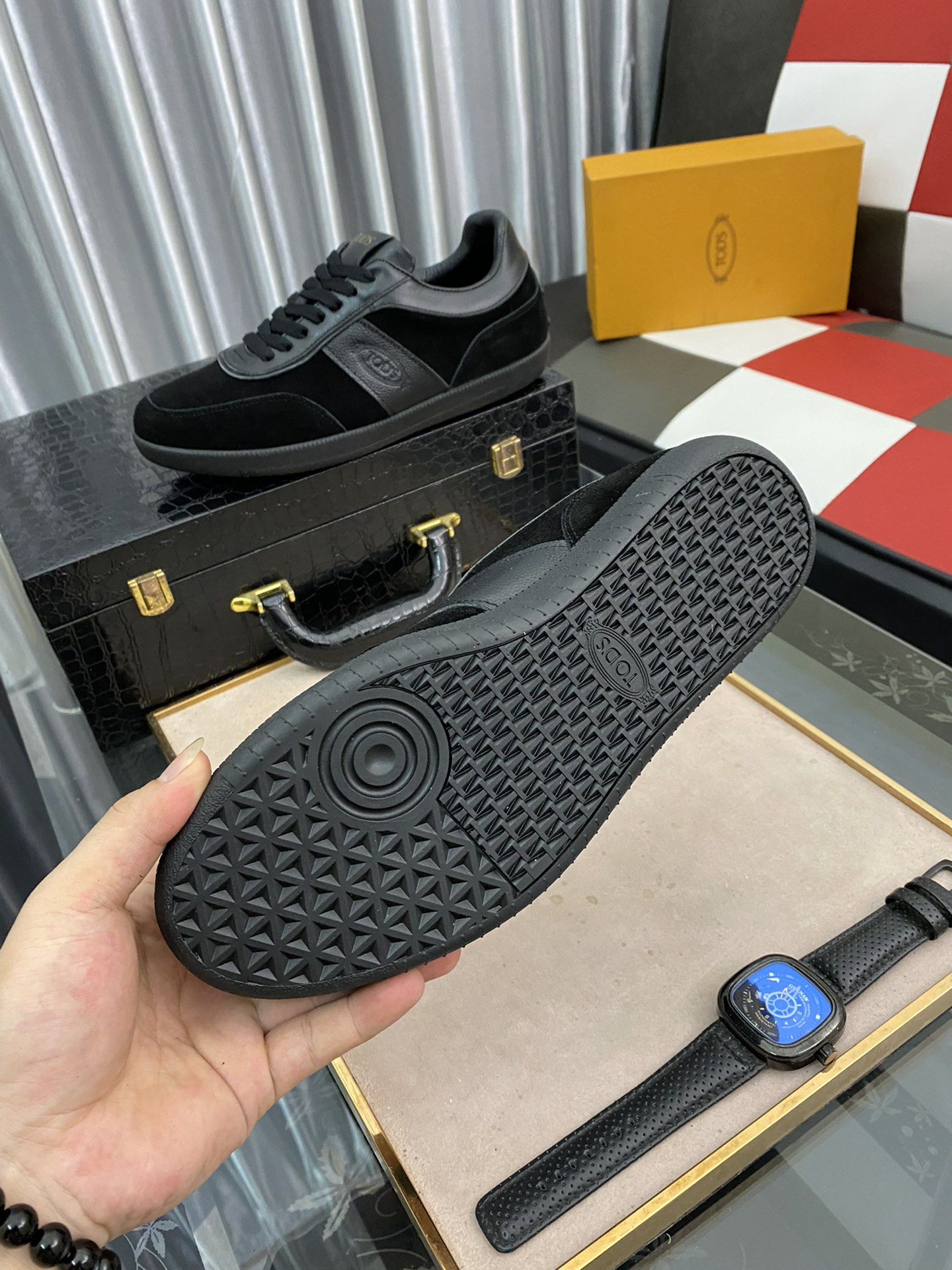 TOD'S Tabs Sneaker 1 - vstockx