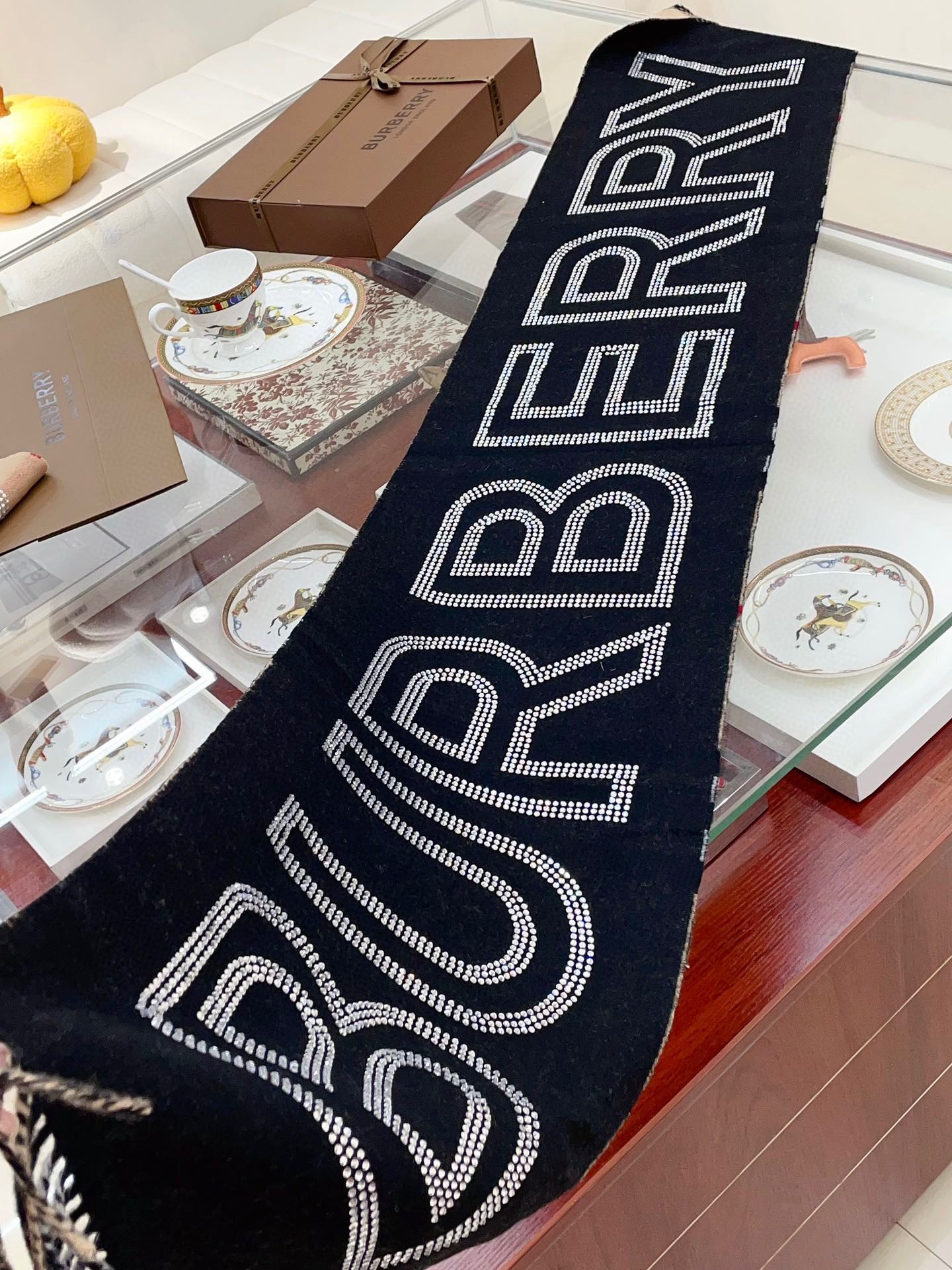 Streetwear Scarf Burberry 328860 SIZE:30*200cm - vstockx