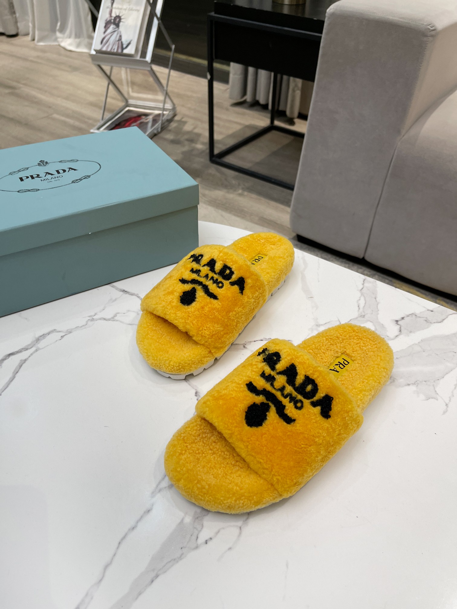 Prada Flat Sandals 7 - vstockx