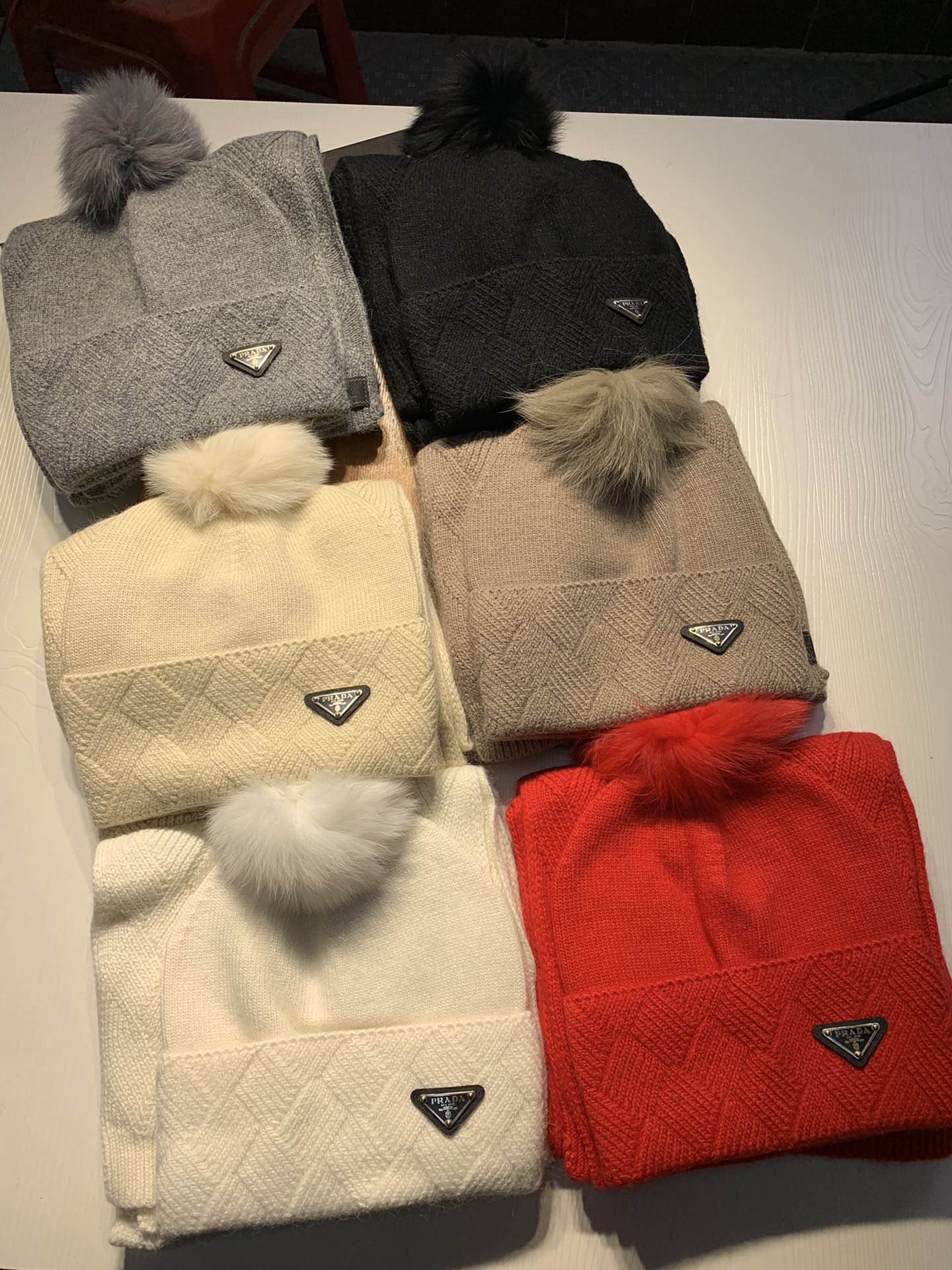 Hat & Scarf Prada 3 - vstockx