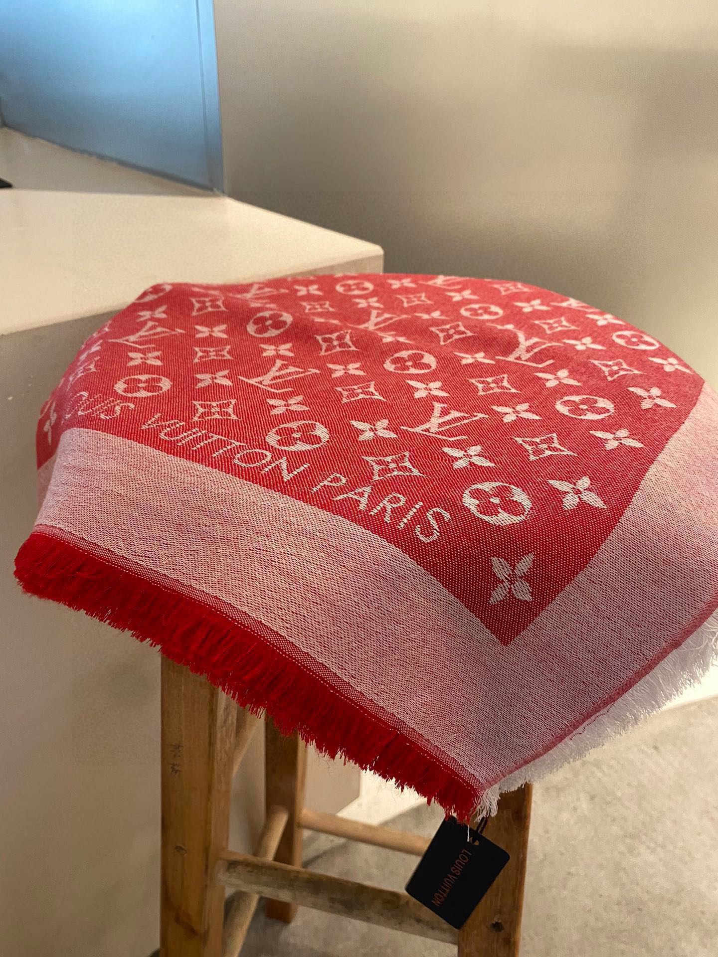 Streetwear Scarf LV 328944 SIZE:140*140cm - vstockx