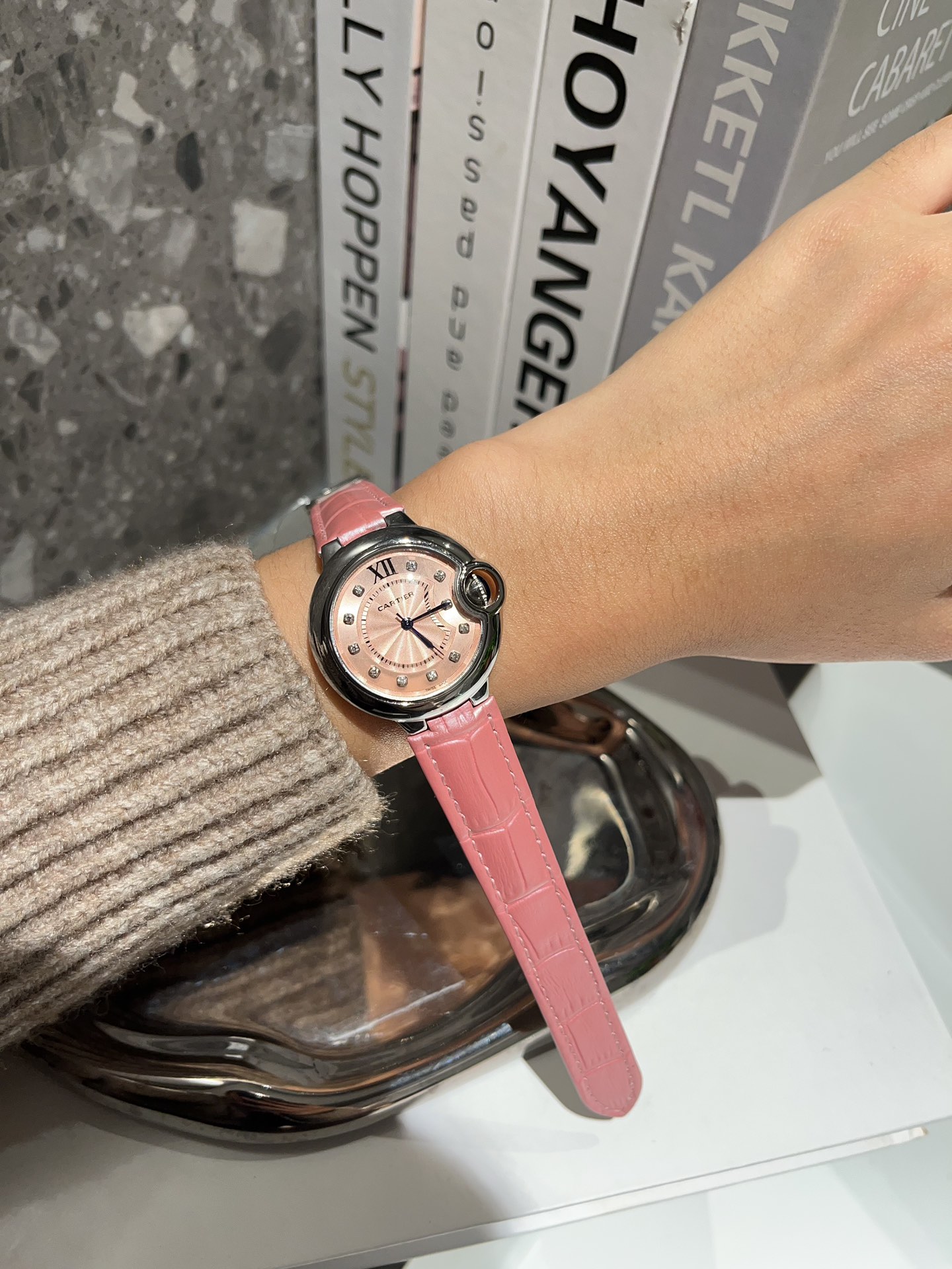 Watches Cartier 322172 size:33 mm - vstockx