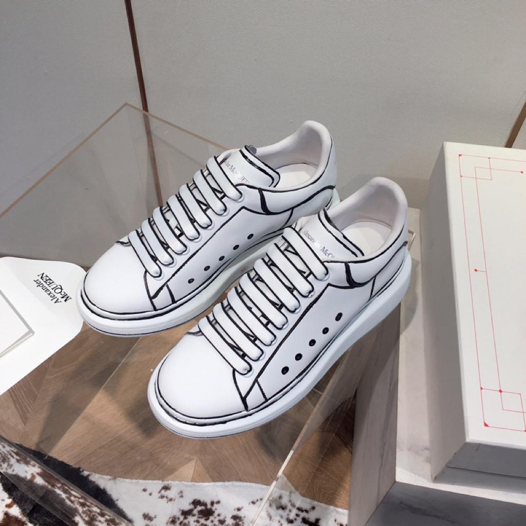Alexander McQueen Oversized White Black Outline - vstockx