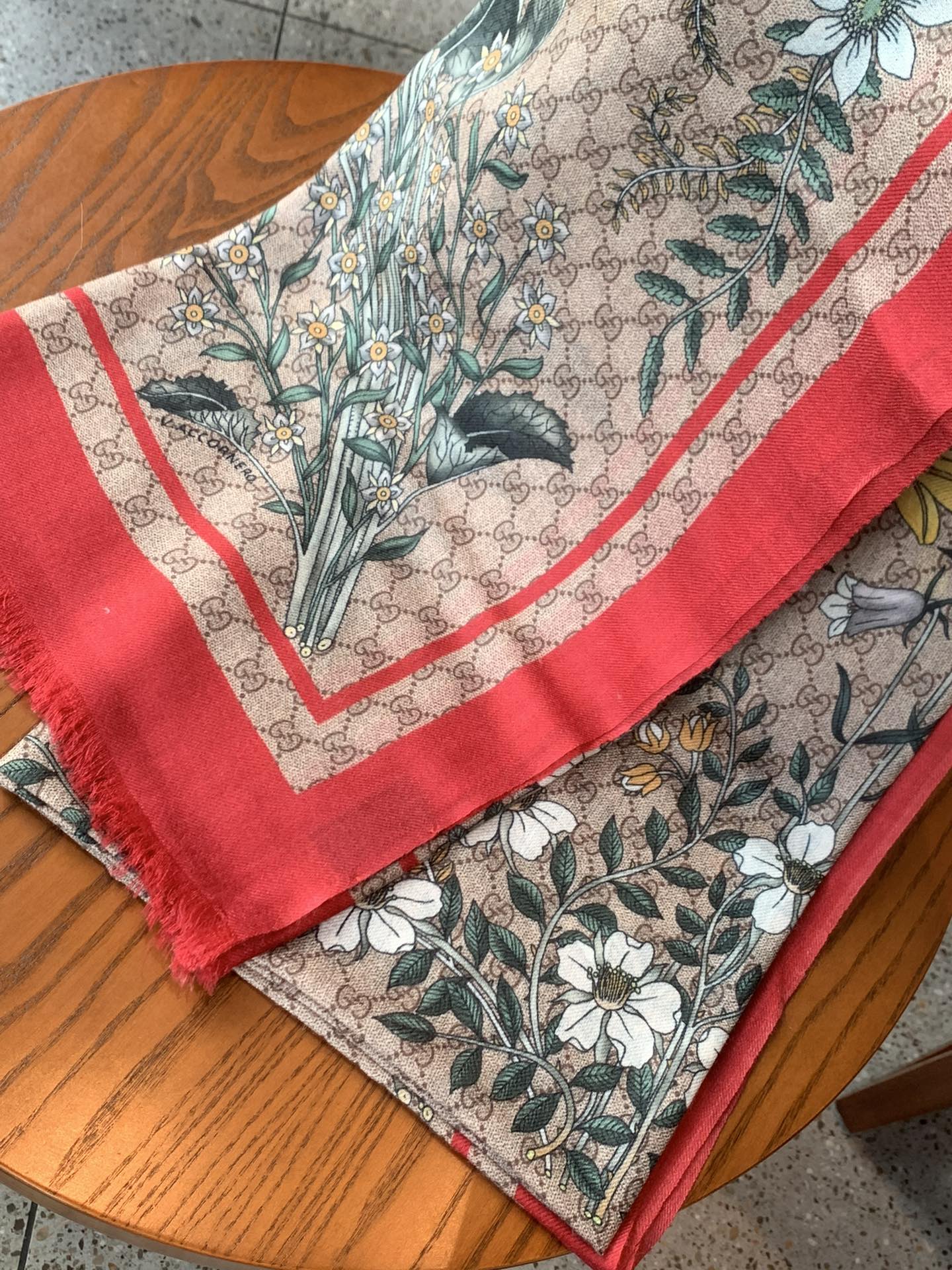 Streetwear Scarf GUCCI 328985 SIZE:110*200cm - vstockx