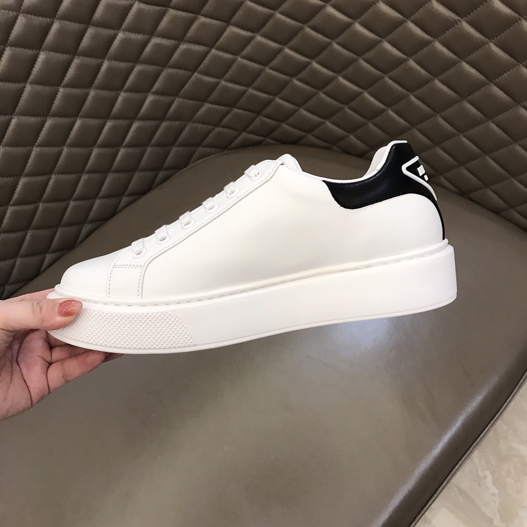 Prada Low Top sneaker 33 - vstockx