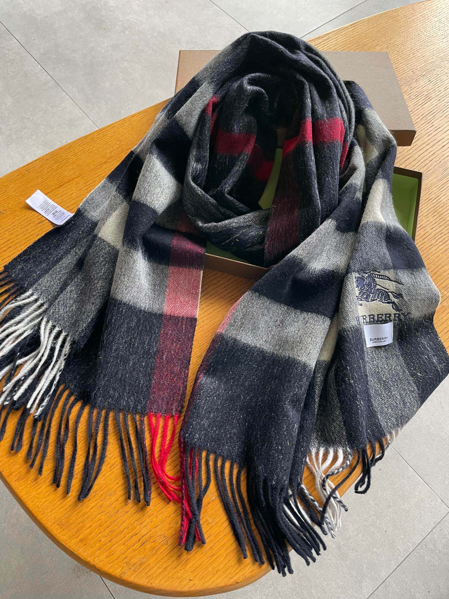 Streetwear Scarf Burberry 329084 size:70*200cm - vstockx