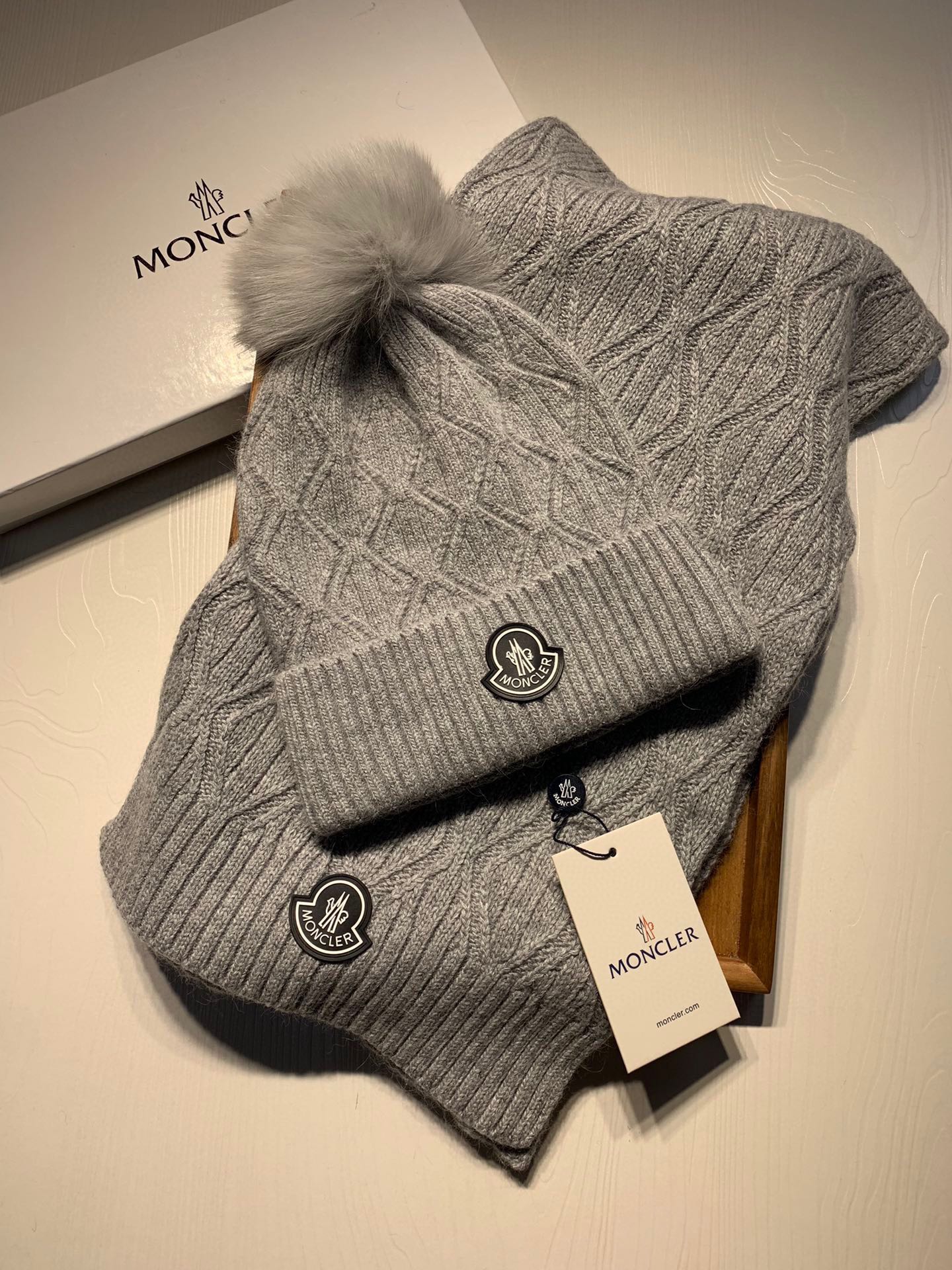 Hat & Scarf Moncler 1 - vstockx