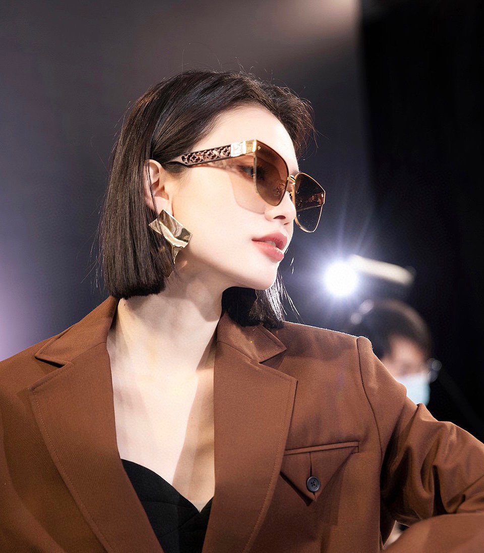 Sunglasses Louis Vuitton L8190 - vstockx