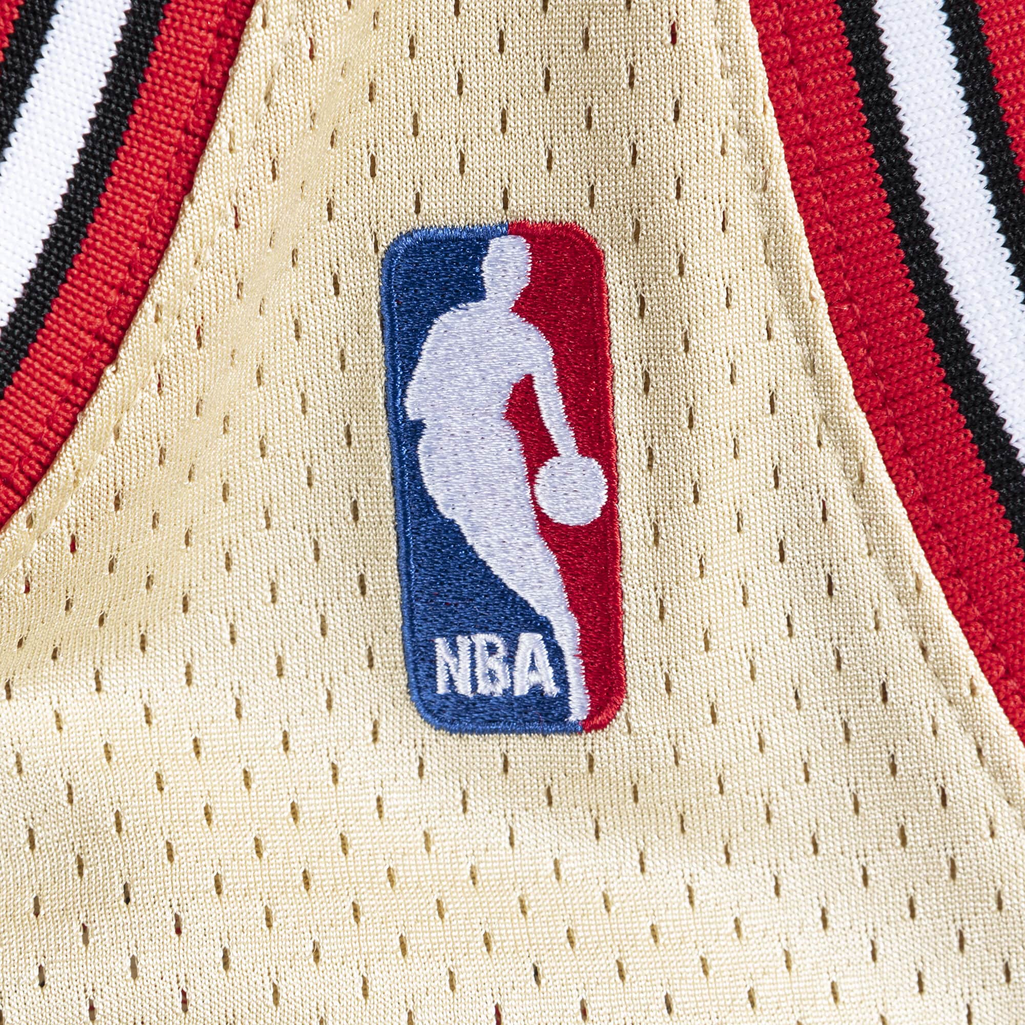 Premium Gold Jersey Chicago Bulls 1995-96 Michael Jordans - vstockx