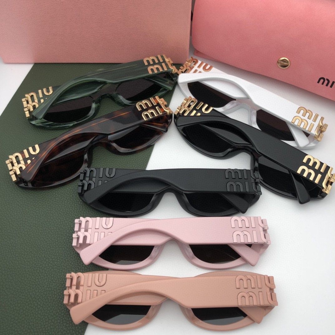 sunglasses Miu Miu SMU11WS - vstockx
