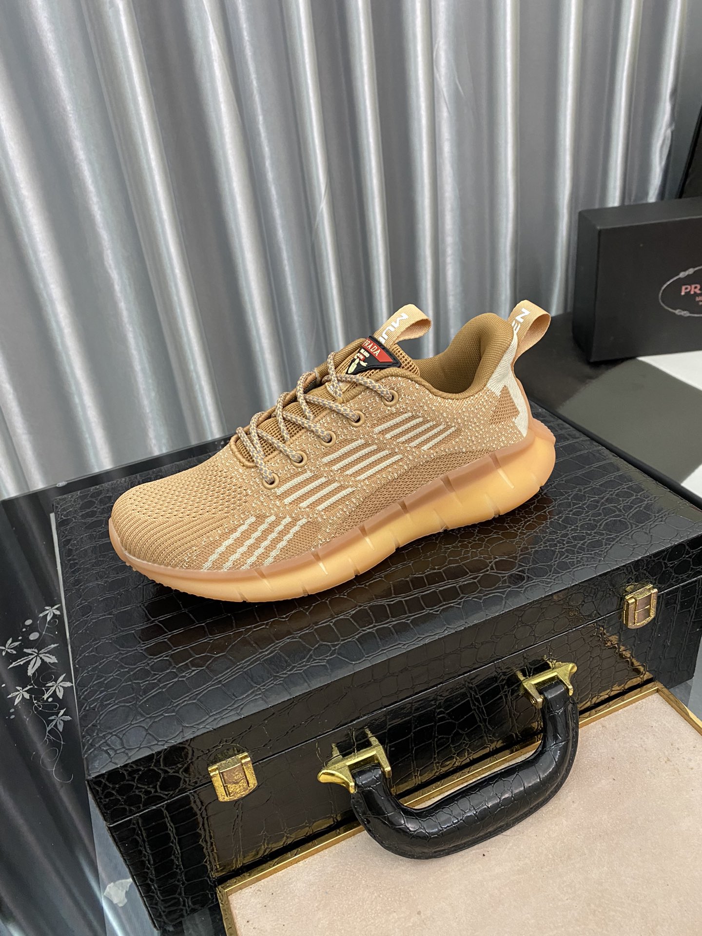 Prada Low Top sneaker 18 - vstockx