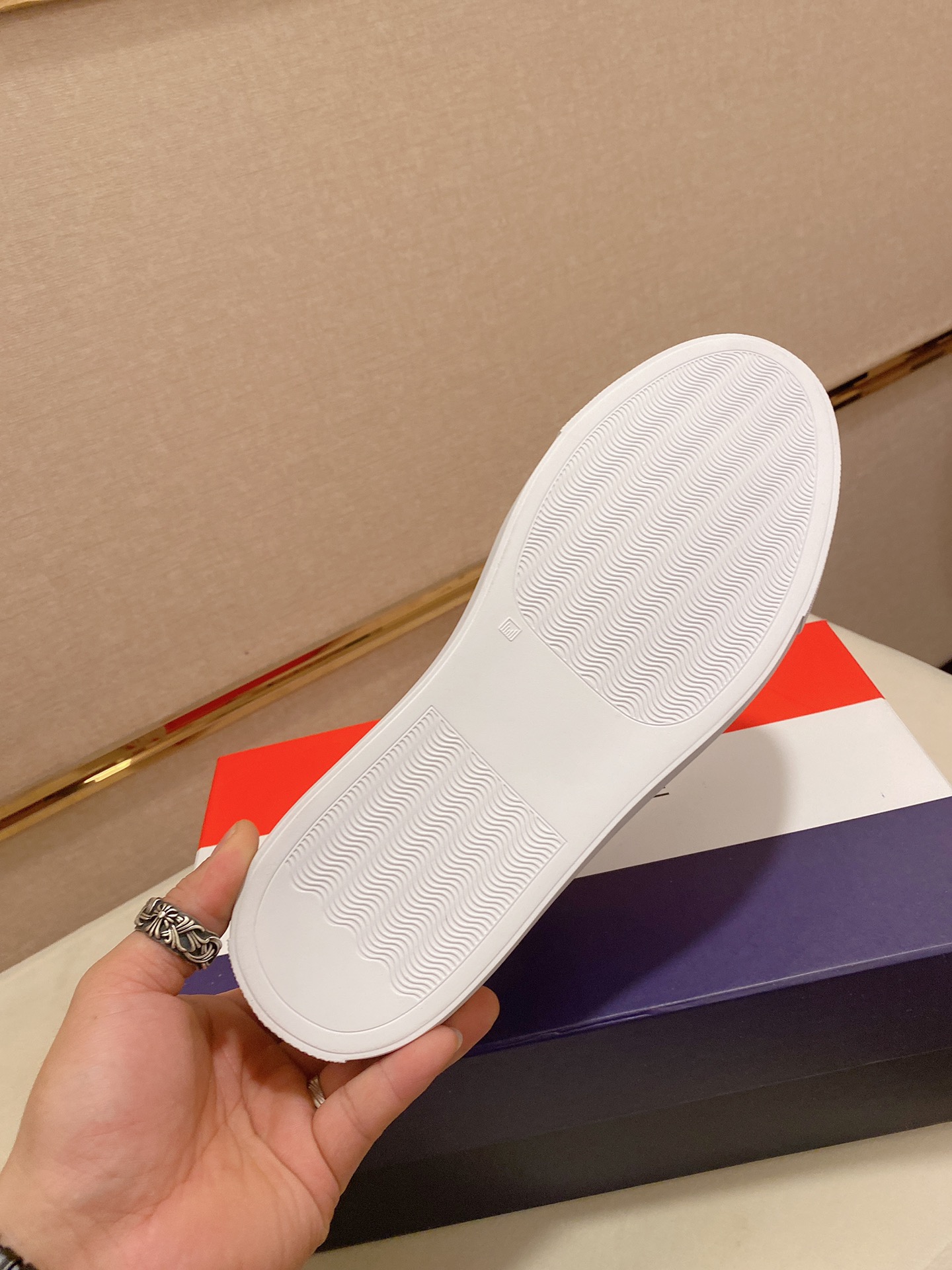 Thom Browne Low Top Sneaker 9 - vstockx
