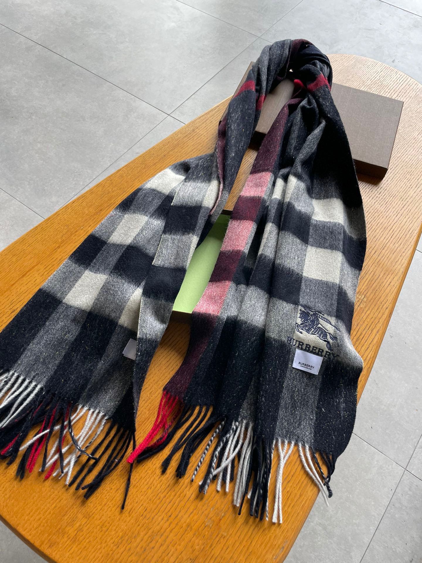 Streetwear Scarf Burberry 329084 size:70*200cm - vstockx
