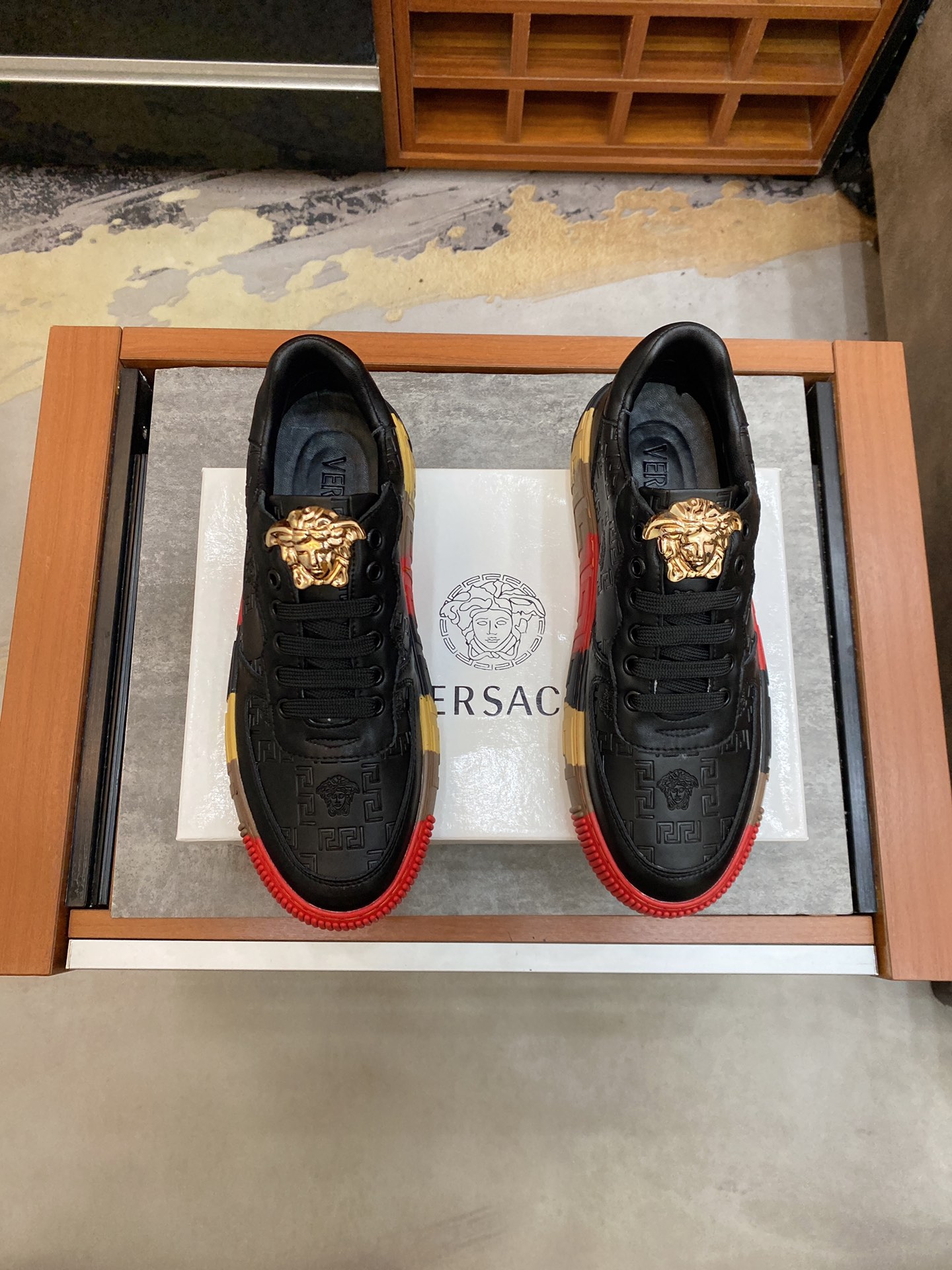 Versace Greca Sneaker 8 - vstockx