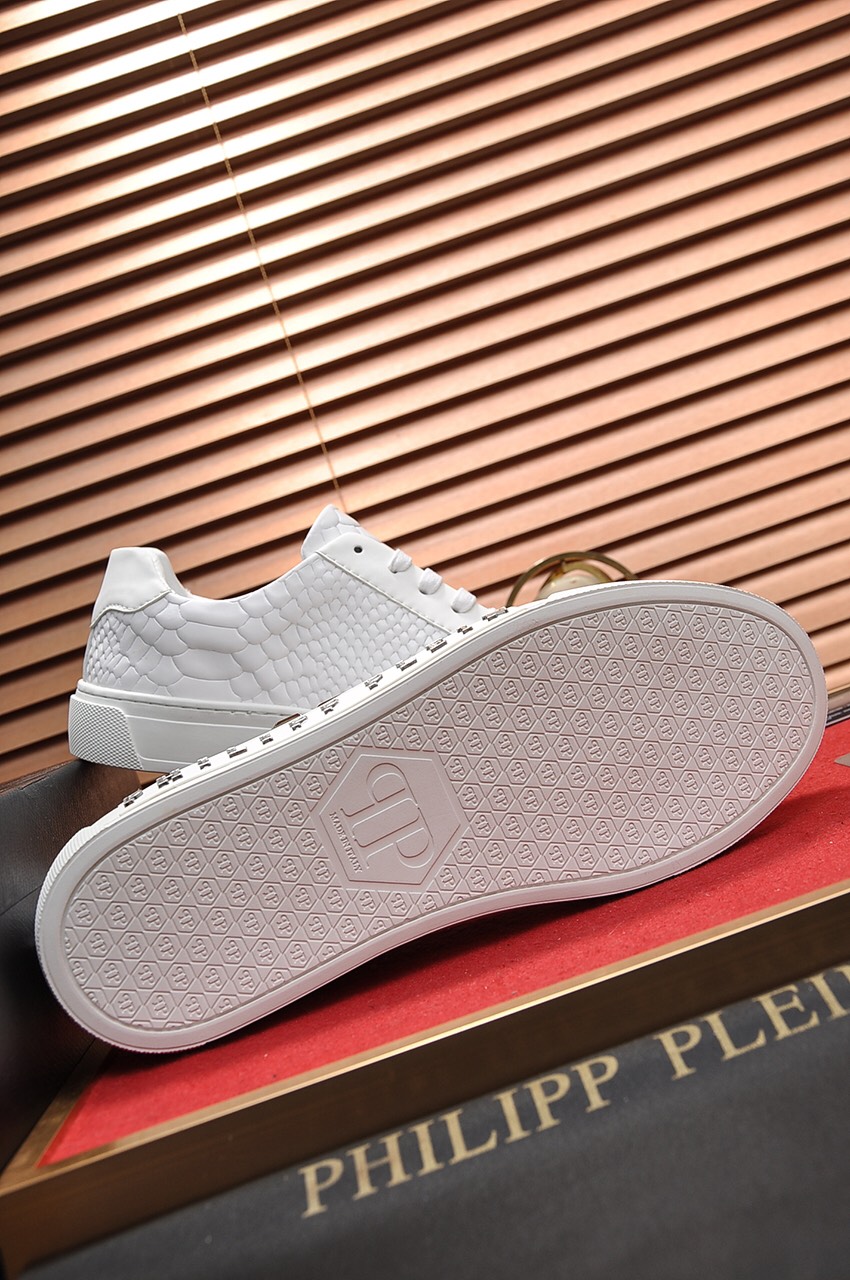 Philipp Plein Low Top Sneakers 15 - vstockx