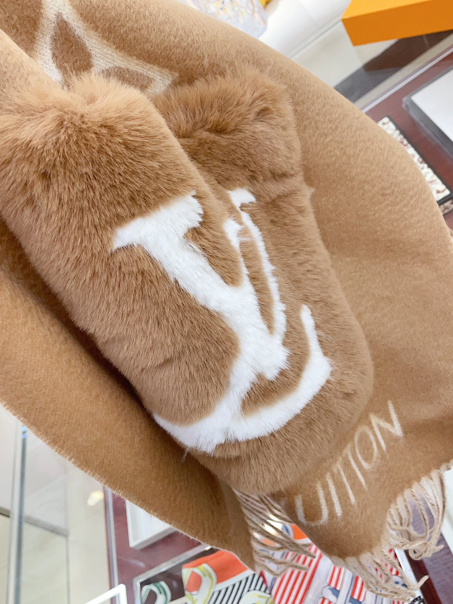 Streetwear Scarf LV 328792 SIZE:190 x 46cm - vstockx