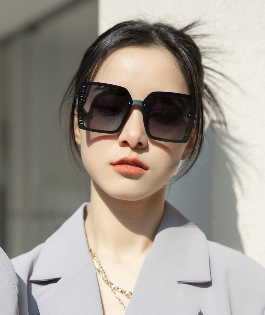 Sunglasses Fendi FD1970 - vstockx