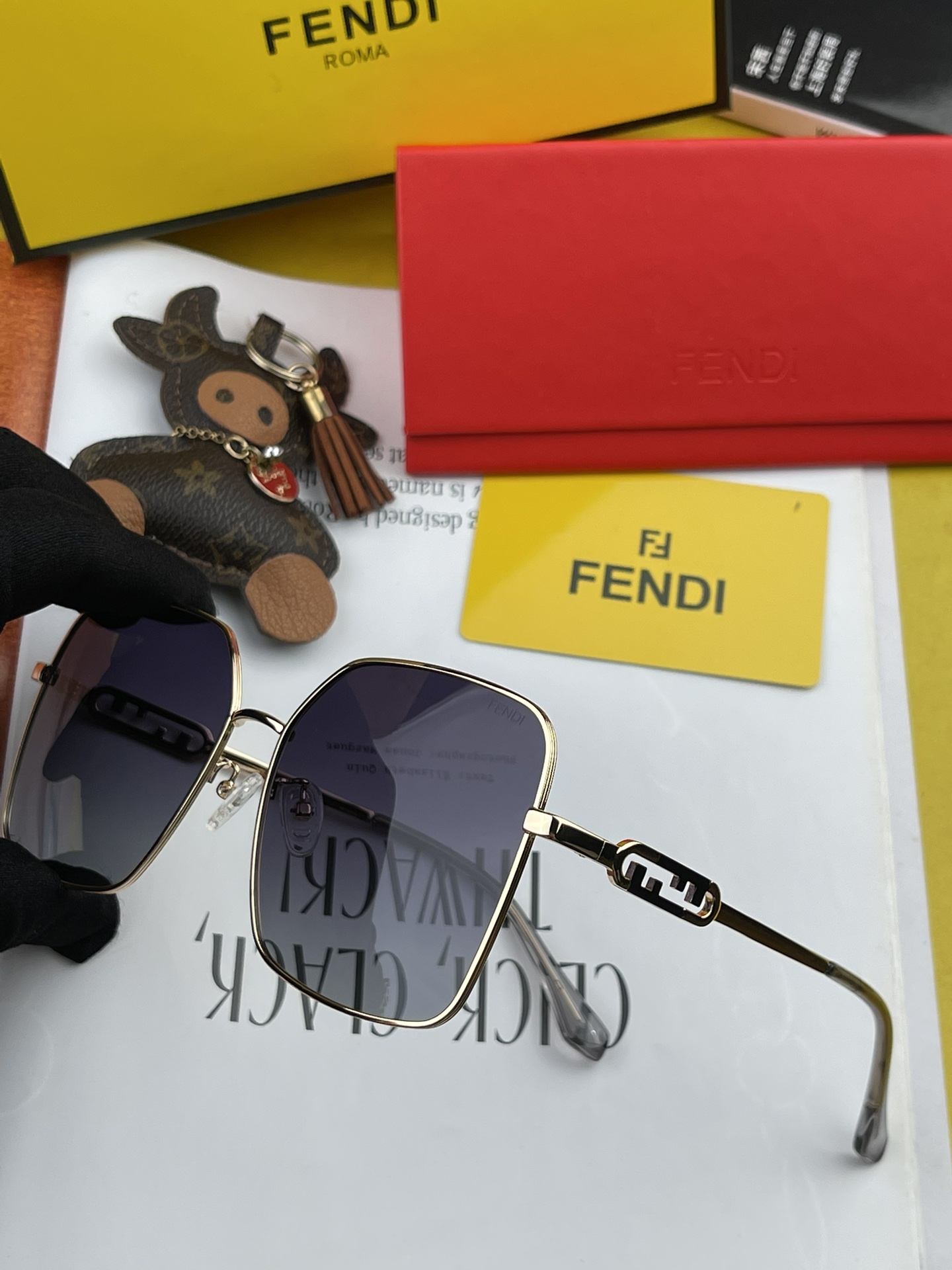 Sunglasses Fendi FD2651 - vstockx