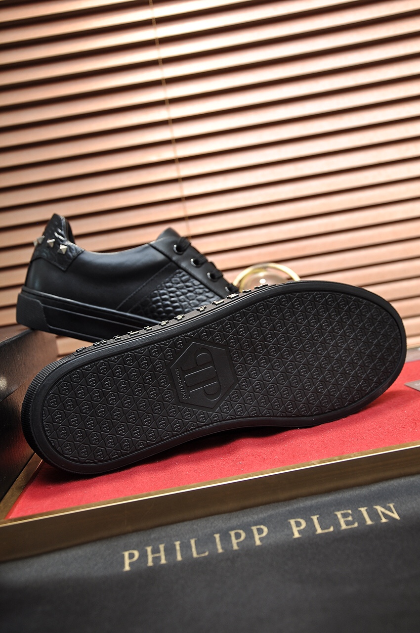 Philipp Plein Low Top Sneakers 2 - vstockx