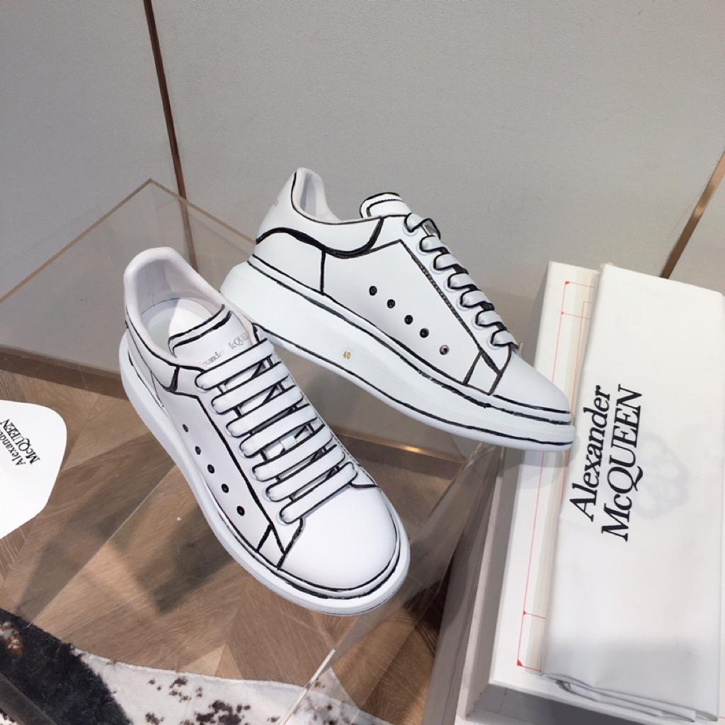 Alexander McQueen Oversized White Black Outline - vstockx