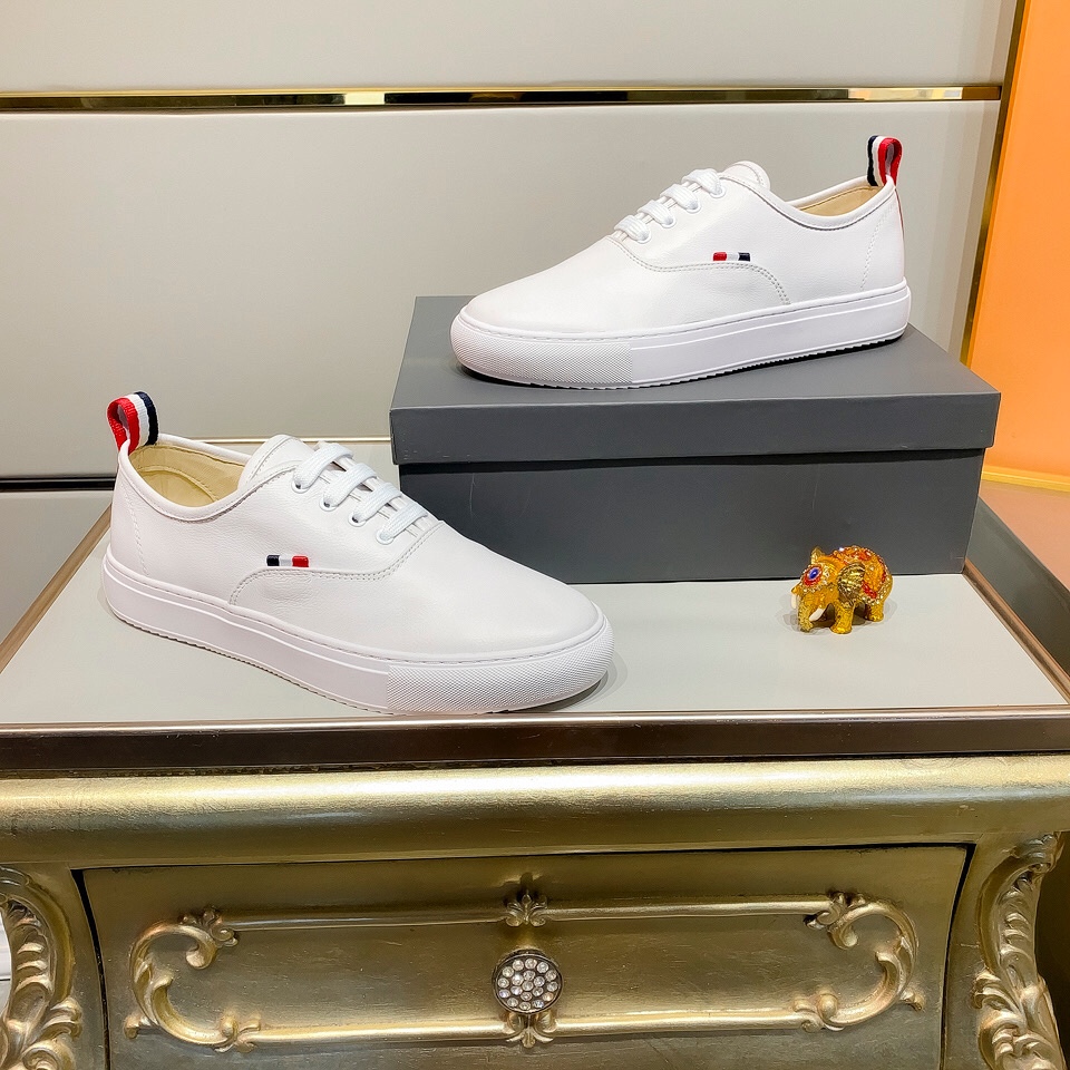 Thom Browne Low Top Sneaker 21 - vstockx
