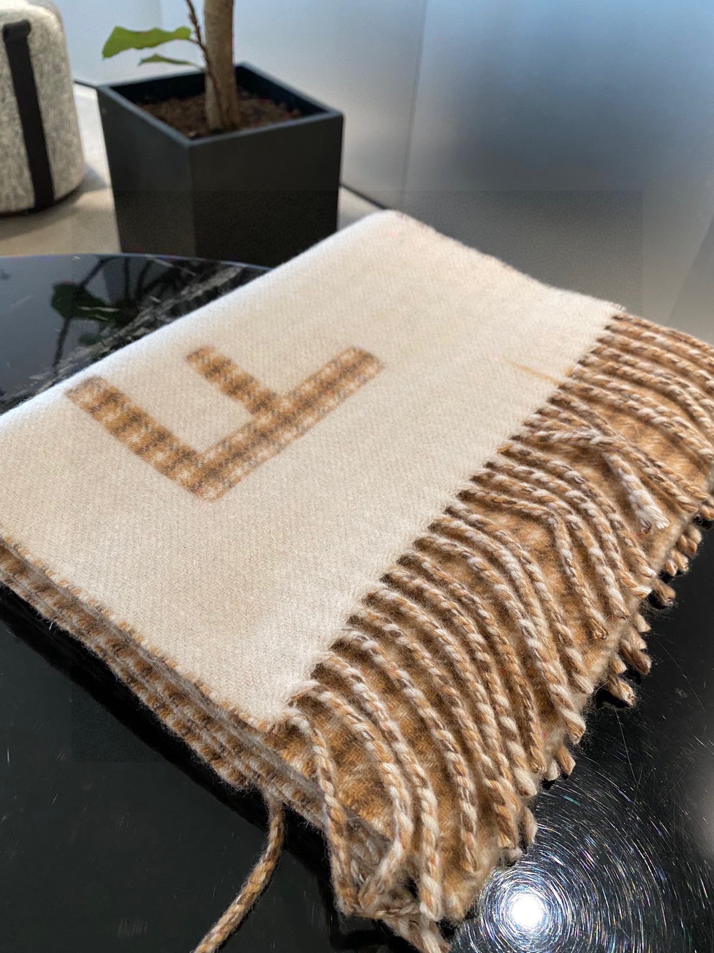 Streetwear Scarf FENDI 328930 SIZE:30*180cm - vstockx