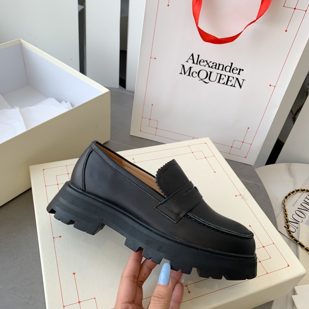 Alexander MCQueen woman is 35-40 - vstockx