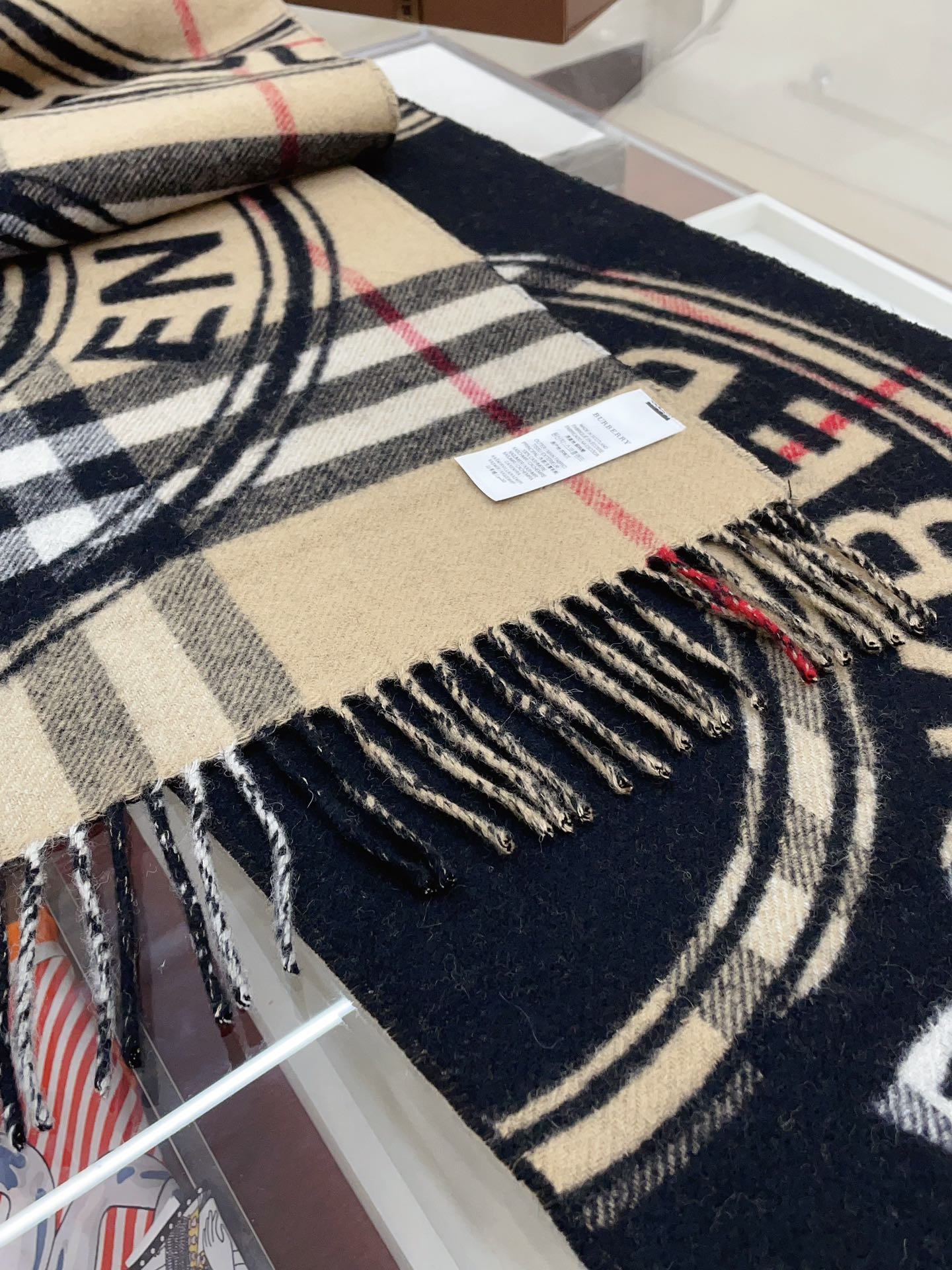 Streetwear Scarf Burberry 328791 SIZE:30*180cm - vstockx