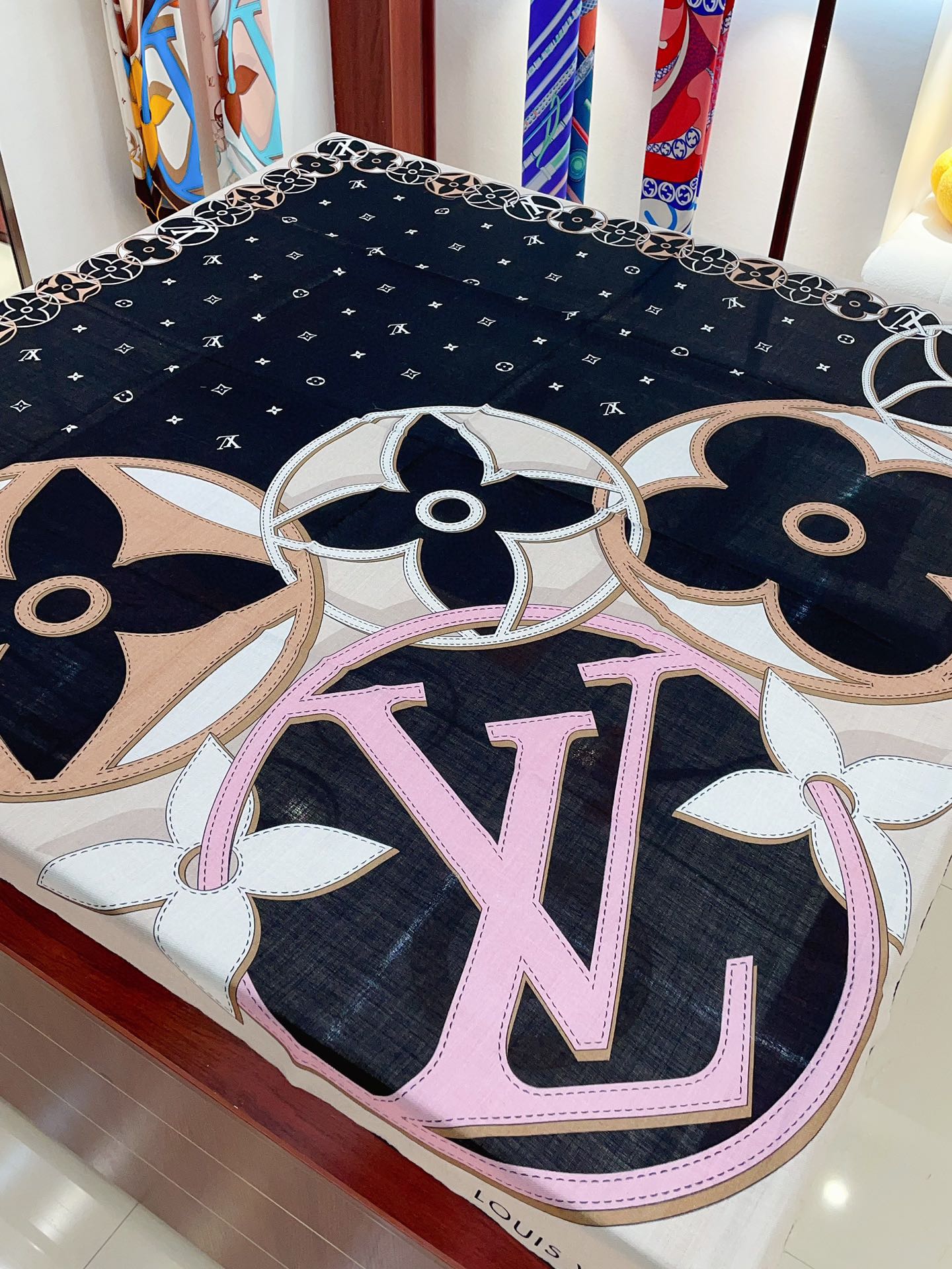 Streetwear Scarf LV 328839 size:140*140cm - vstockx