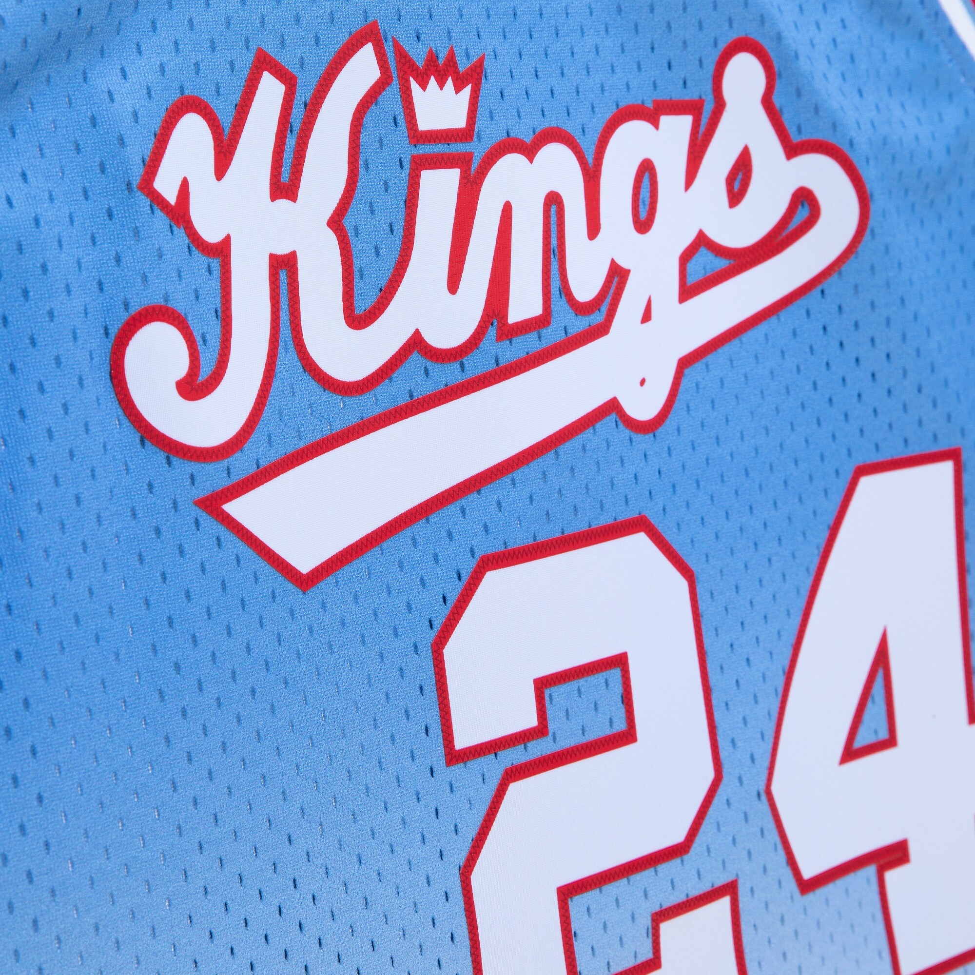 Reggie Theus Sacramento Kings Mitchell & Ness 1985/86 Hardwood Classics Fadeaway Swingman Player Jersey - White/Light Blue - vstockx