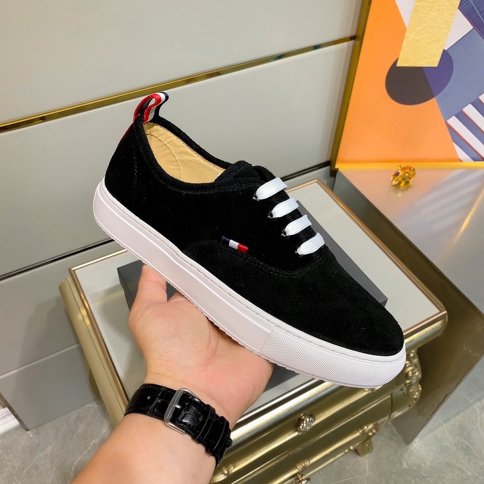 Thom Browne Low Top Sneaker 19 - vstockx